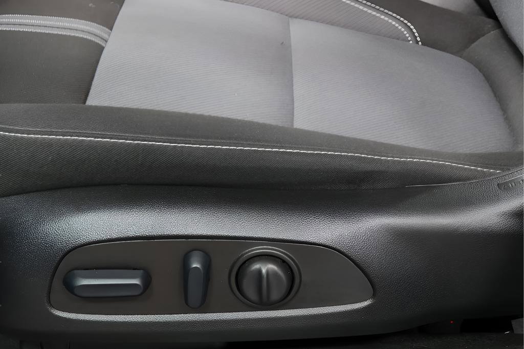 Used 2025 Chevrolet Blazer LT image 18