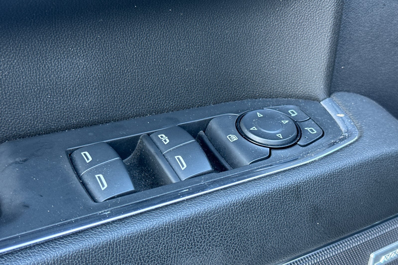 Used 2024 Chevrolet Silverado 1500 LT Trail Boss w/ Convenience Package II AWD/4WD image 12