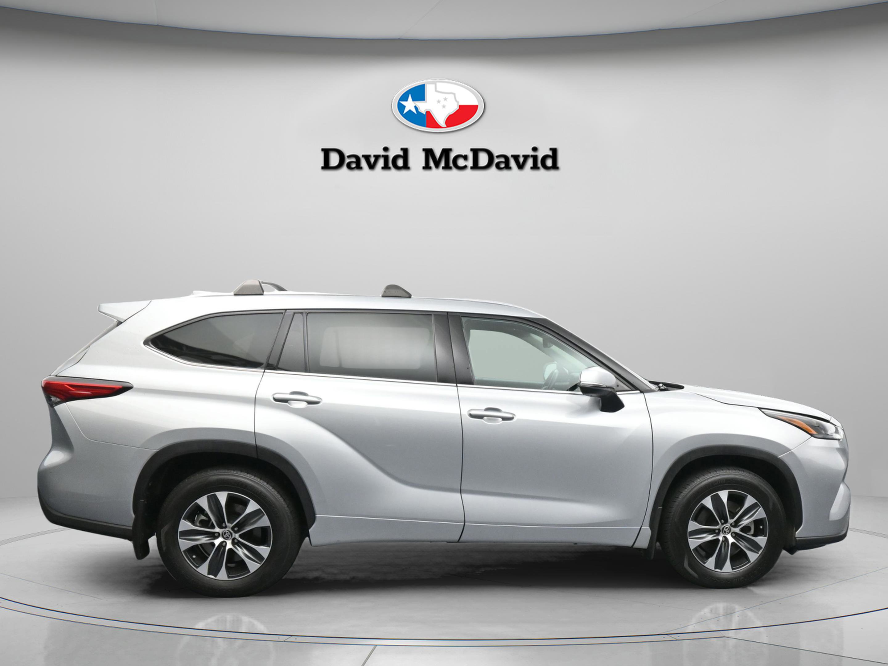 Used 2021 Toyota Highlander XLE image 9