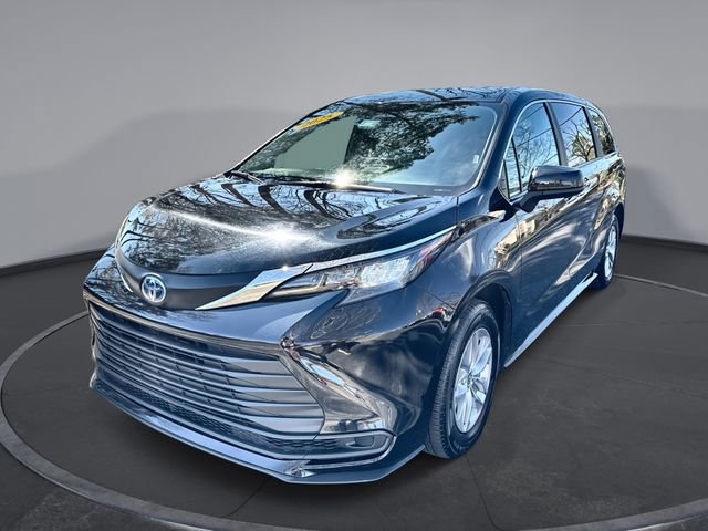 Used 2025 Toyota Sienna LE