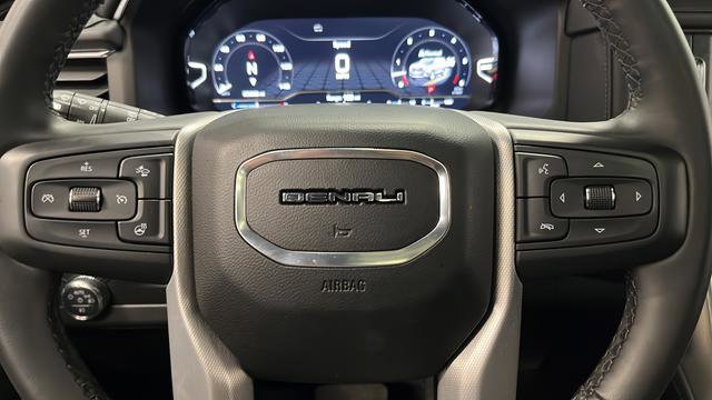 Used 2023 GMC Yukon XL Denali AWD/4WD image 17