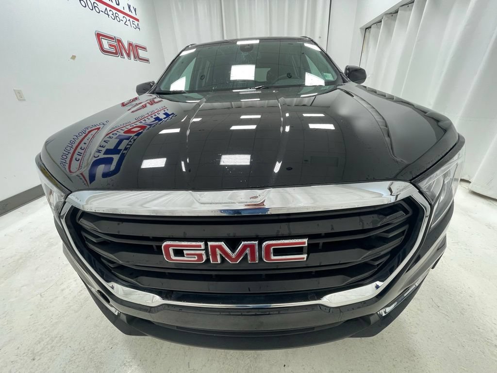 Used 2024 GMC Terrain SLE AWD/4WD image 2