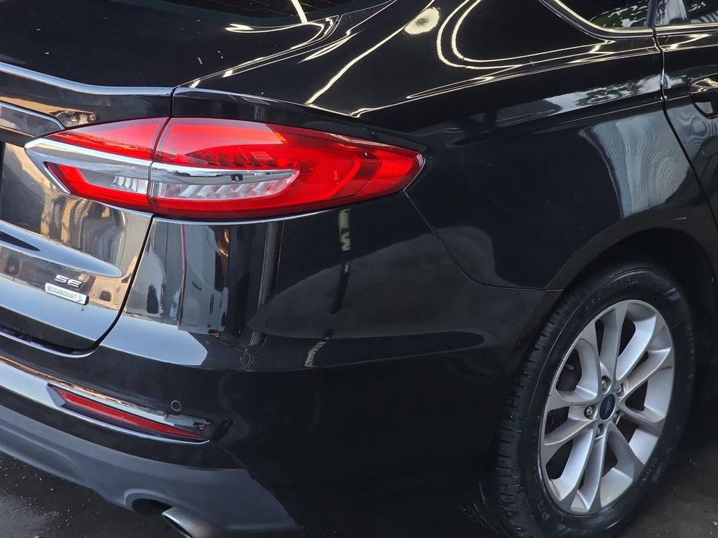 Used 2020 Ford Fusion SE image 25