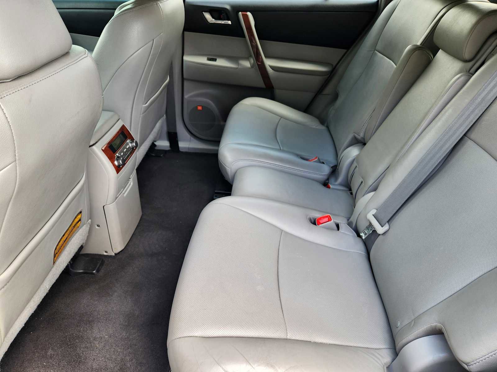 Used 2013 Toyota Highlander Limited FWD image 30