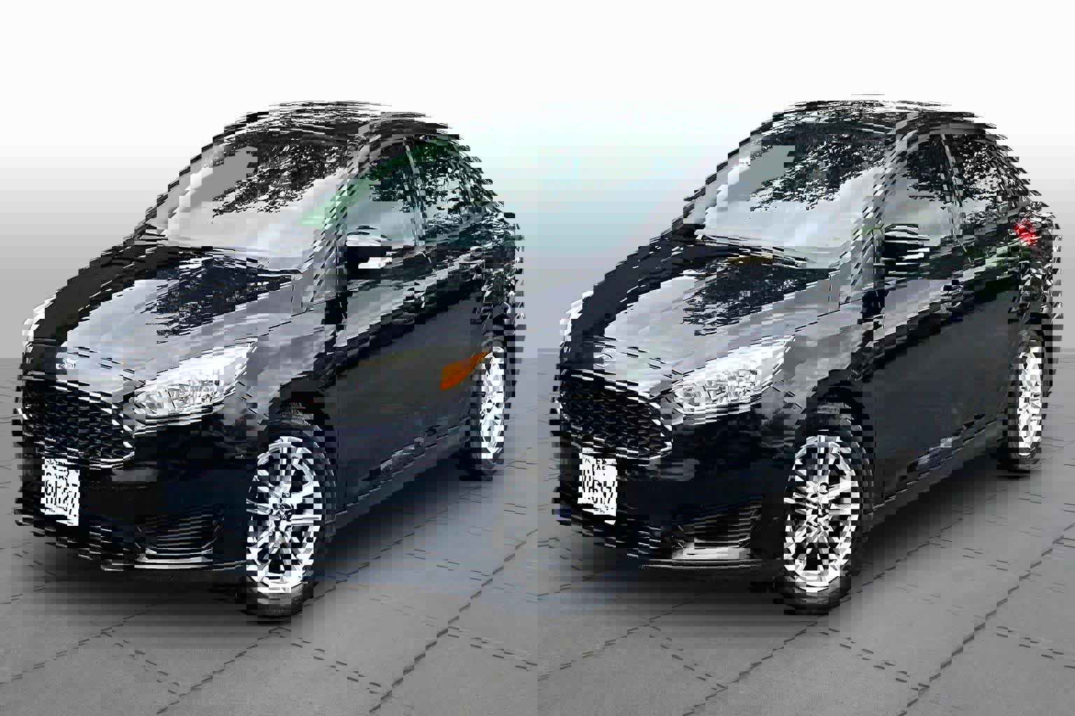 Used 2016 Ford Focus SE image 1