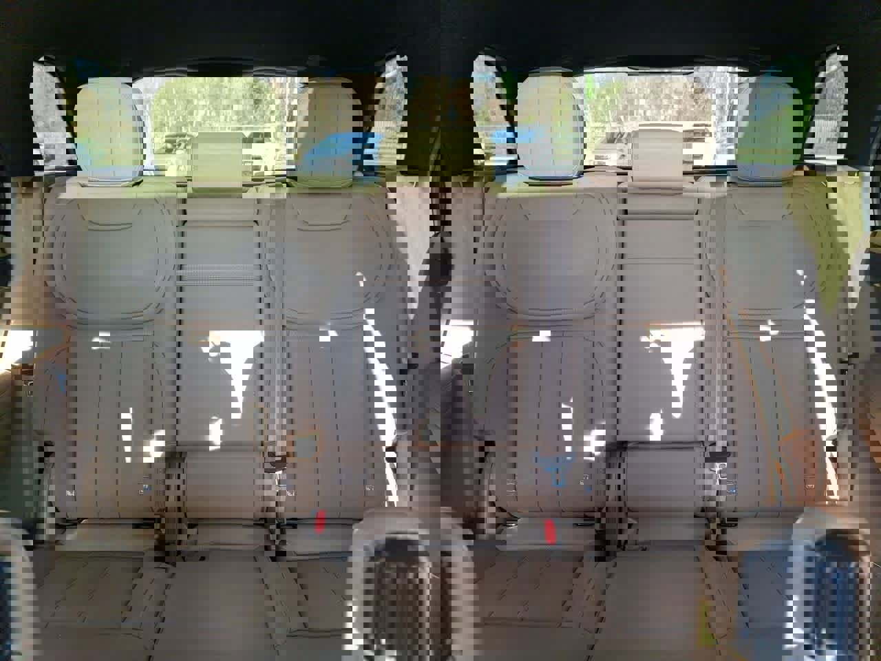 Used 2025 Land Rover Range Rover Sport SE image 13