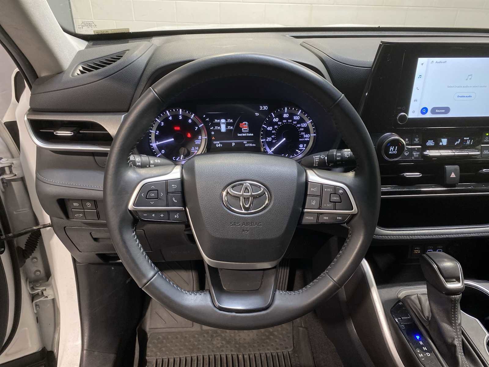 Used 2023 Toyota Highlander LE FWD image 15