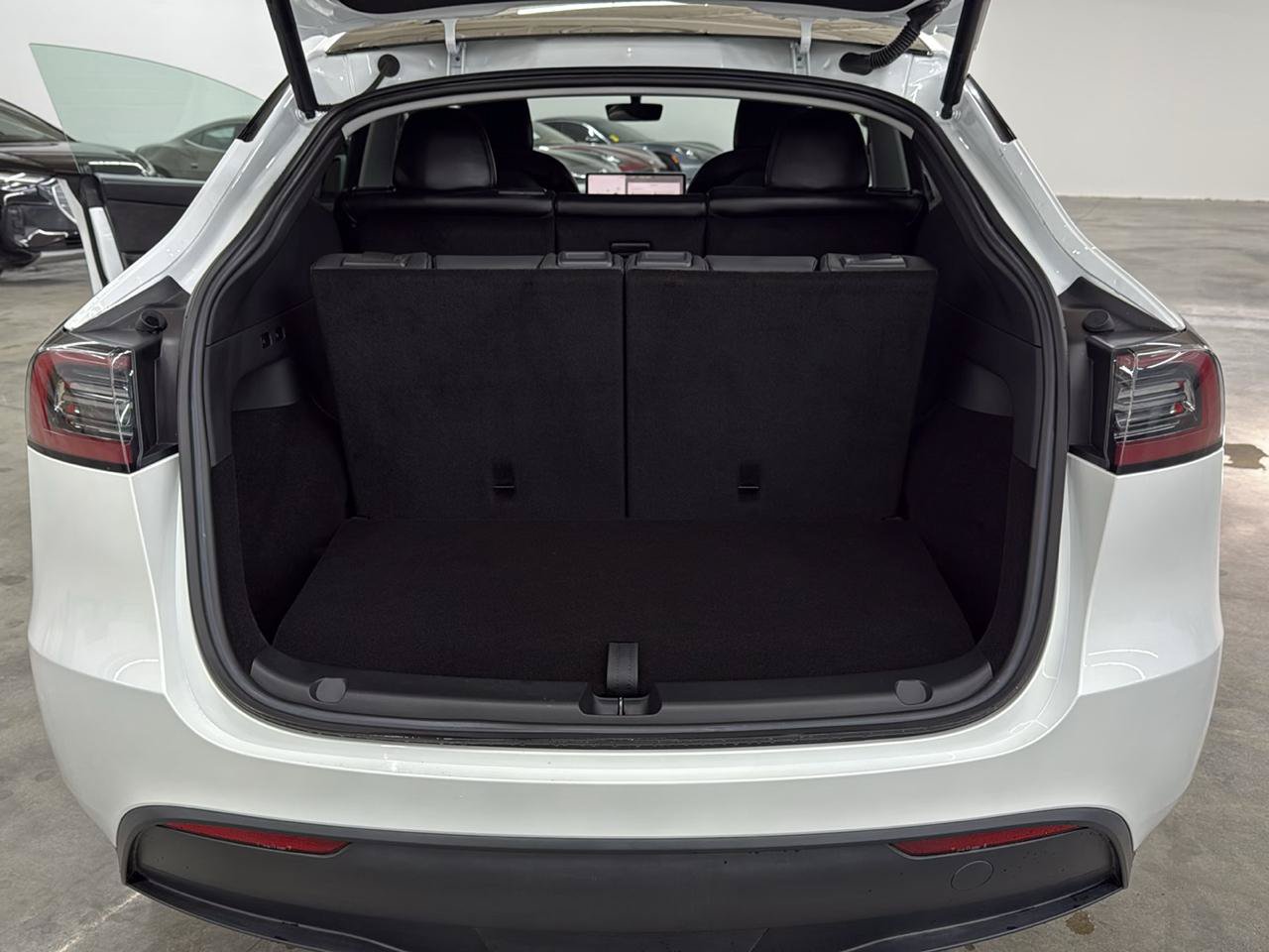 Used 2023 Tesla Model Y Long Range AWD/4WD image 18