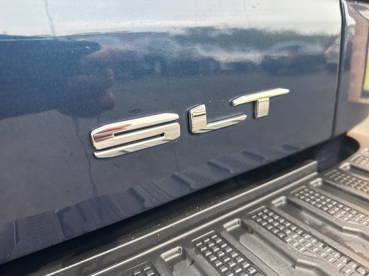 Used 2022 GMC Sierra 1500 SLT w/ SLT Premium Package AWD/4WD image 33