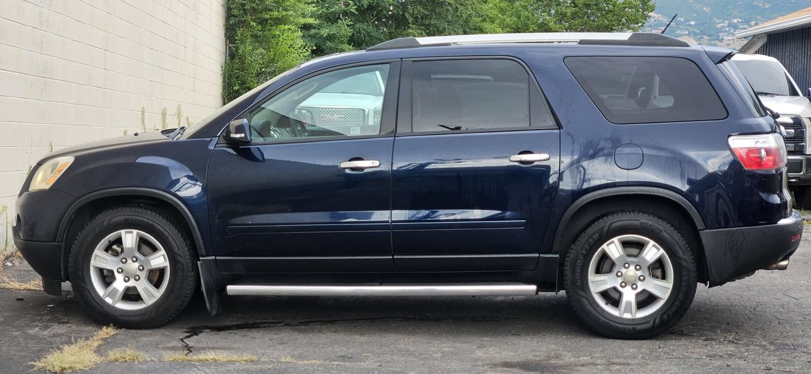 Used 2012 GMC Acadia SLE AWD/4WD image 2