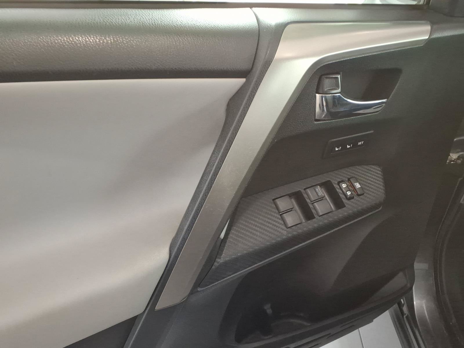 Used 2015 Toyota RAV4 Limited AWD/4WD image 12
