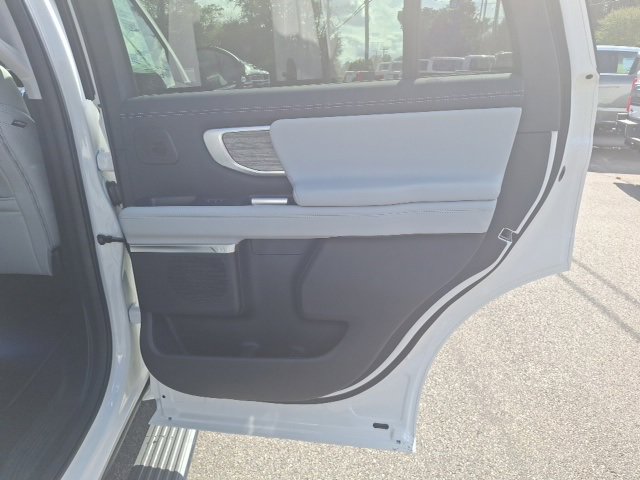 New 2025 Ford Expedition Platinum image 32