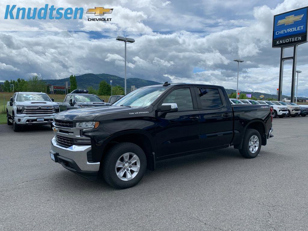 Used 2022 Chevrolet Silverado 1500 LT w/ Convenience Package II AWD/4WD image 3