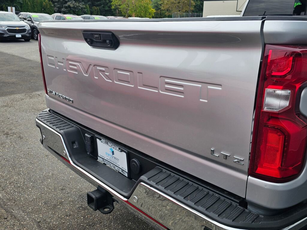 Used 2021 Chevrolet Silverado 2500 LTZ w/ LTZ Premium Package AWD/4WD image 16