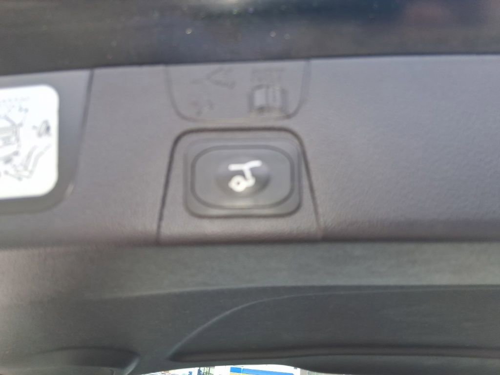 Used 2014 Ford C-MAX Energi SEL w/ Equipment Group 303A FWD image 25