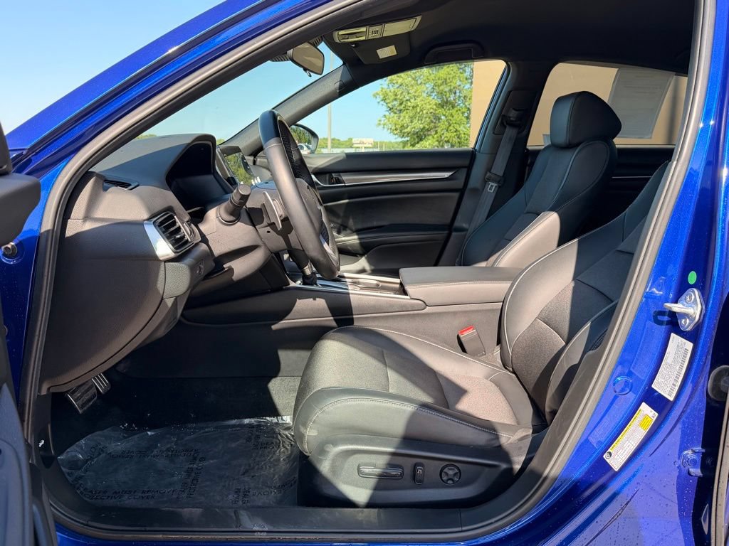 Used 2022 Honda Accord Sport image 2