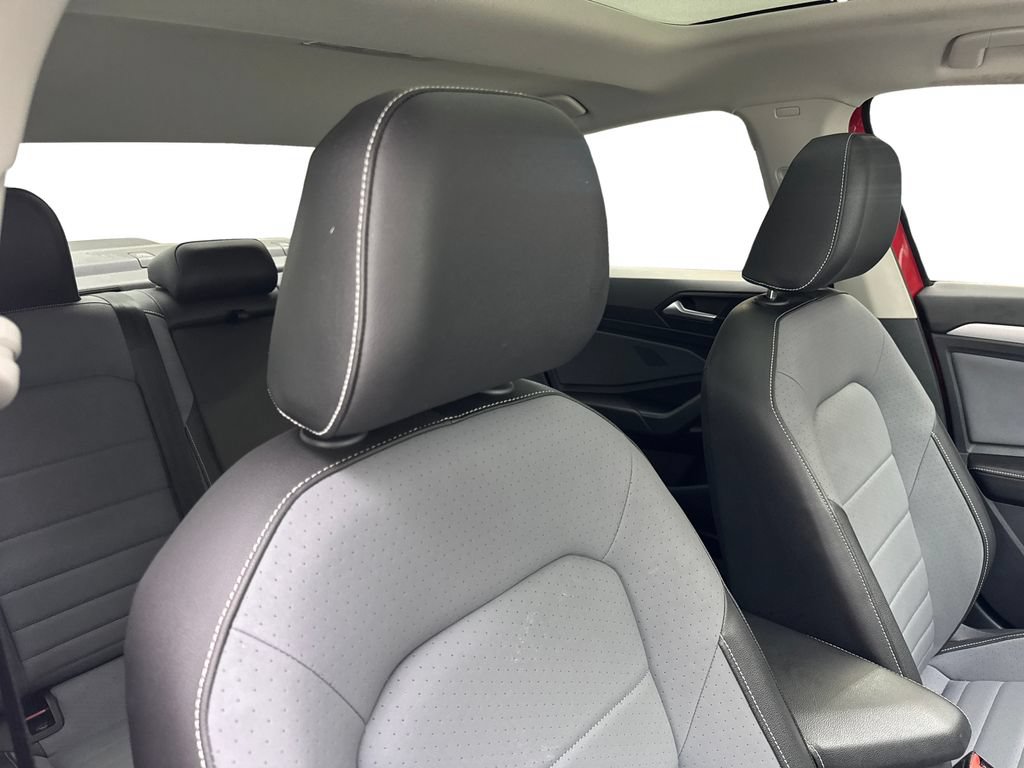 Used 2025 Volkswagen Jetta SE FWD image 45