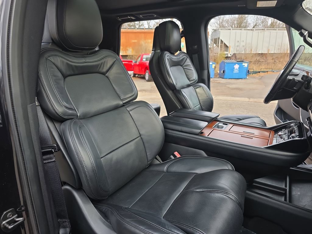 Used 2019 Lincoln Navigator L Reserve AWD/4WD image 10