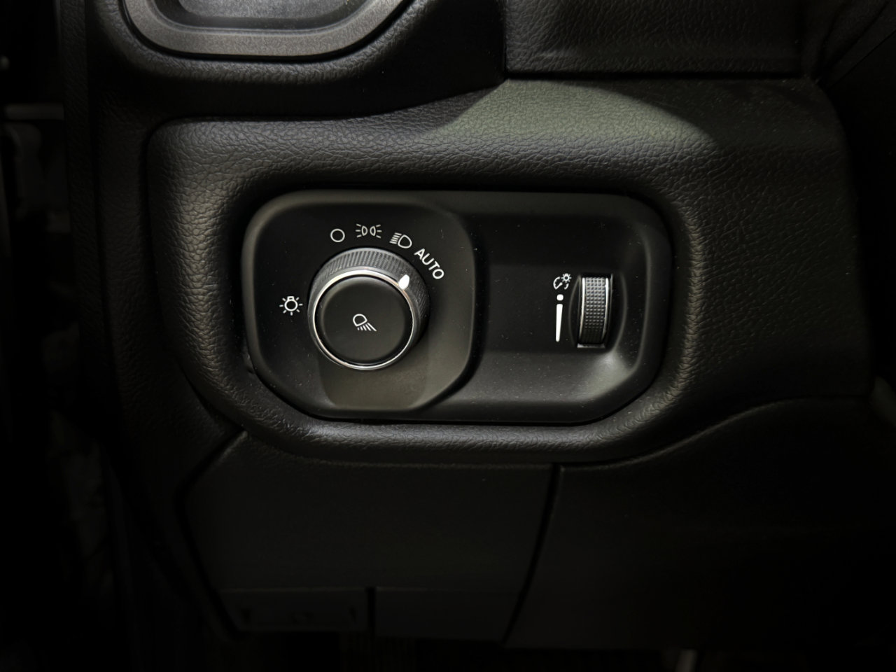 Used 2024 RAM 2500 Tradesman w/ Chrome Appearance Group image 10