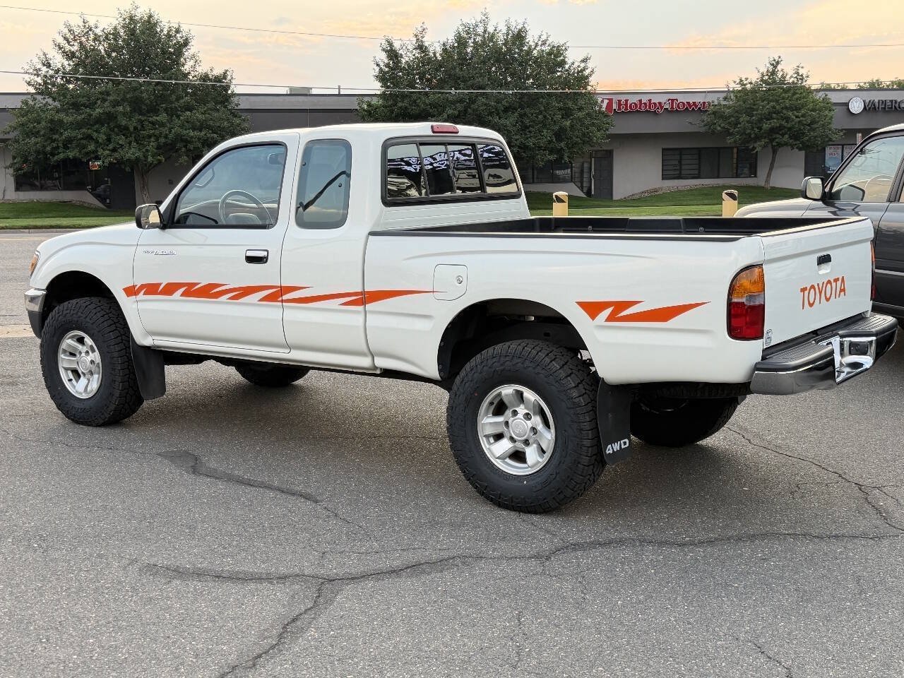 Used 1997 Toyota Tacoma 4x4 Xtracab V6 w/ LX Pkg image 12