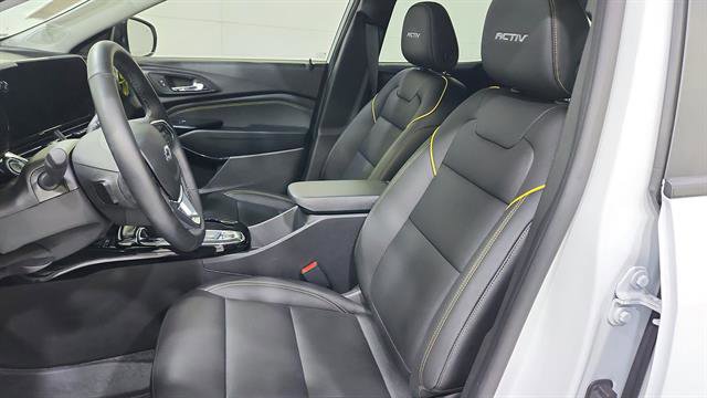 Used 2025 Chevrolet Trax ACTIV w/ Sunroof Package FWD image 12