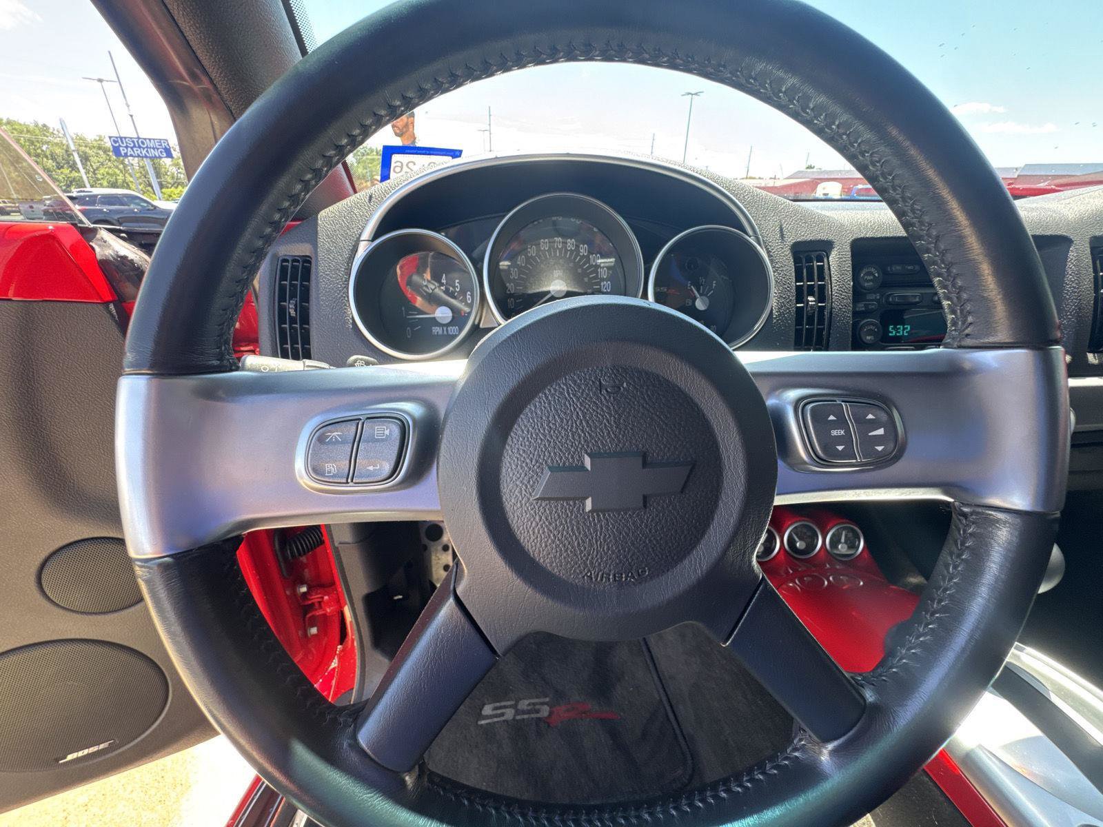 Used 2005 Chevrolet SSR w/ Preferred Equipment Group RWD image 18