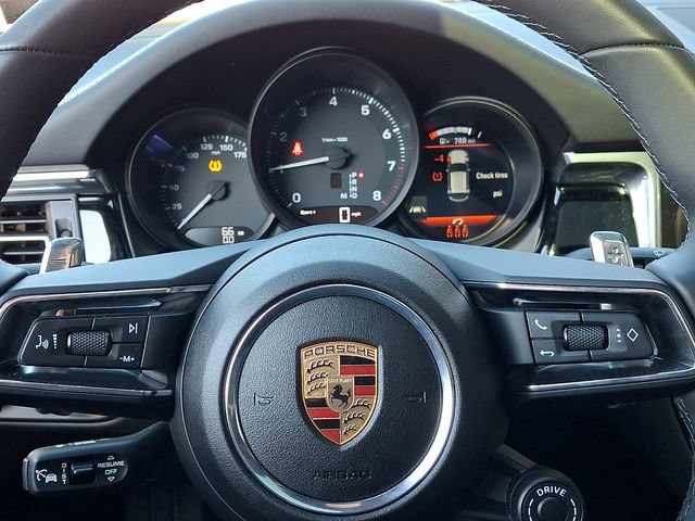Certified 2025 Porsche Macan AWD/4WD image 18