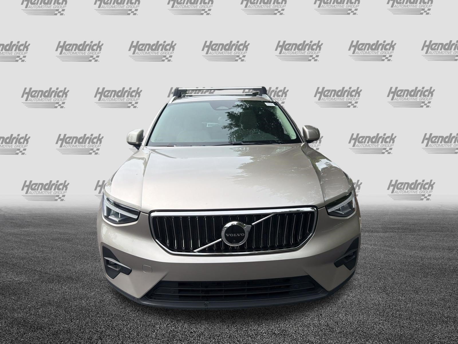 Certified 2023 Volvo XC40 B5 Plus w/ Driver Assist Package AWD/4WD image 3