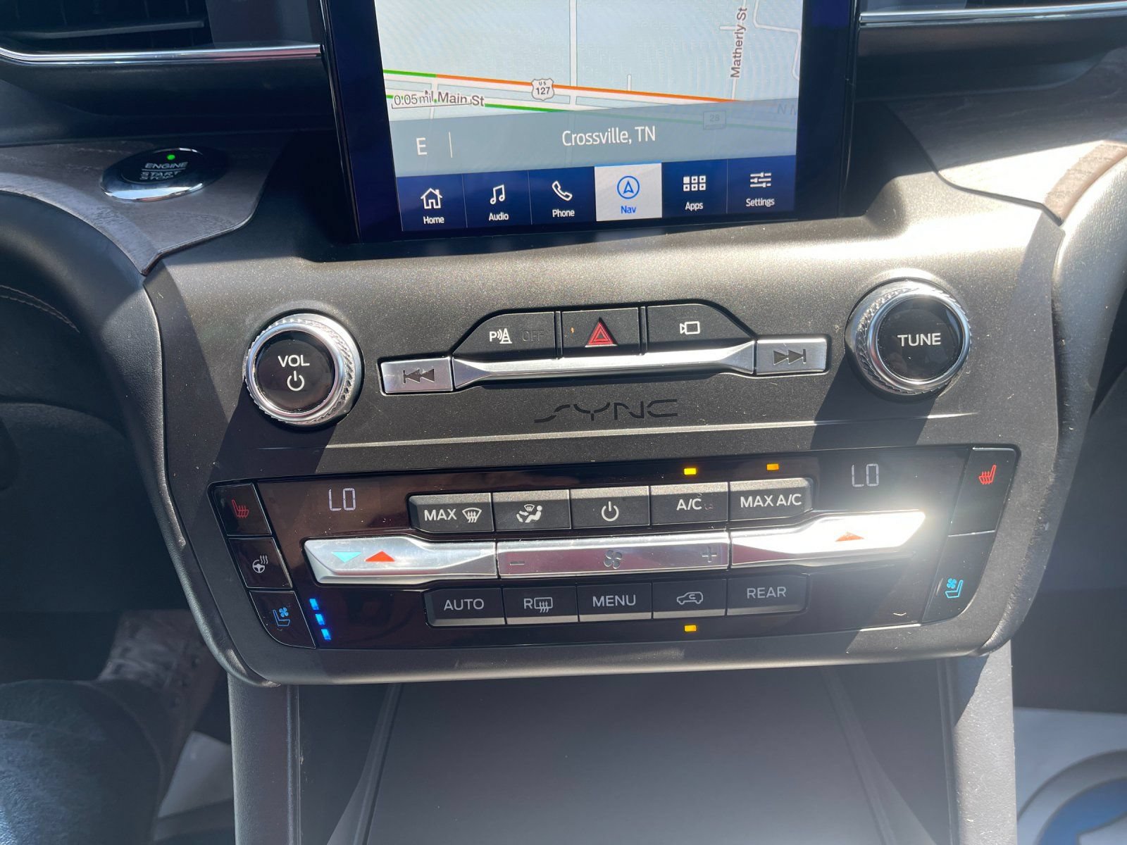 Used 2020 Ford Explorer Platinum w/ Premium Technology Package AWD/4WD image 26