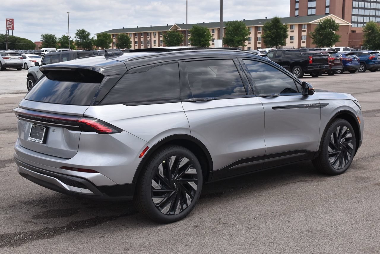 New 2026 Lincoln Nautilus Reserve AWD/4WD image 12