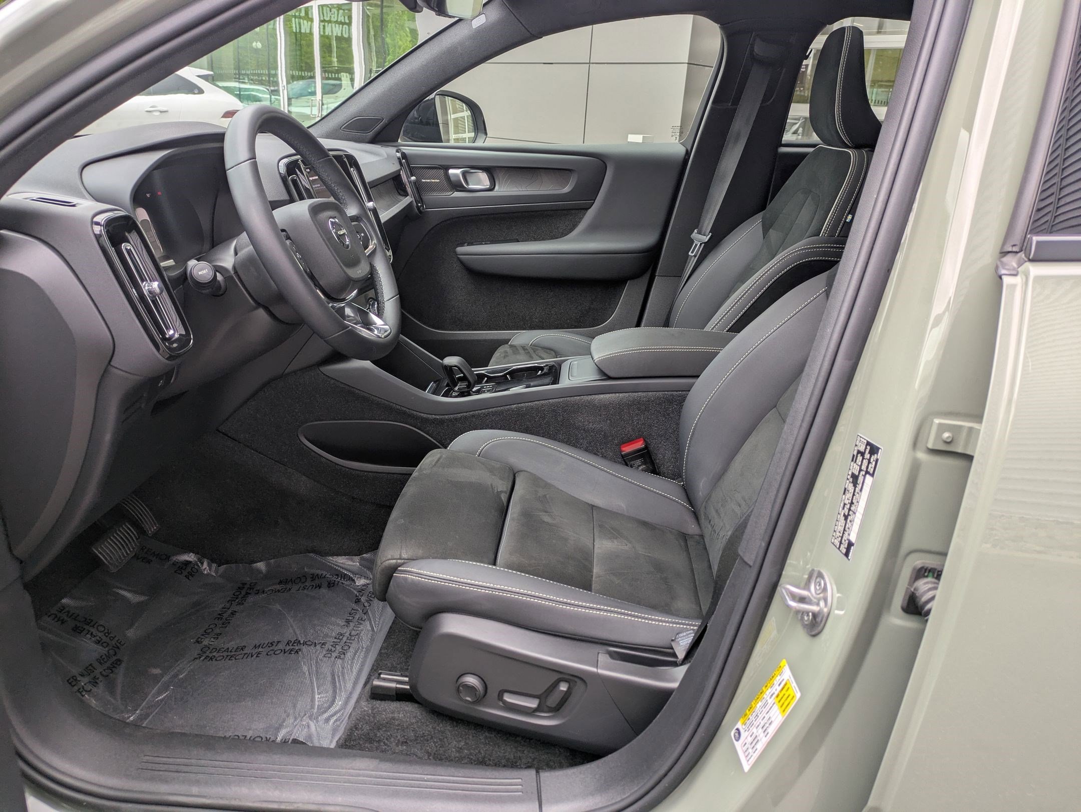 Used 2023 Volvo C40 P8 Recharge Ultimate AWD/4WD image 15