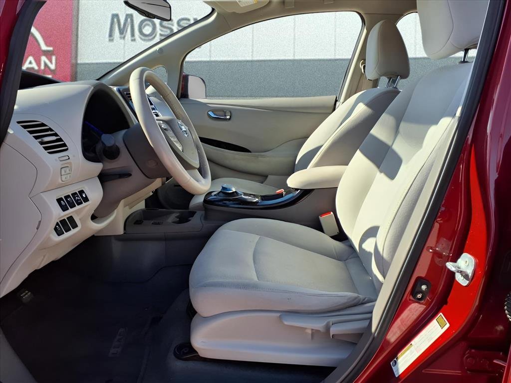 Used 2014 Nissan Leaf SV w/ LED & Quick Charge Package image 12