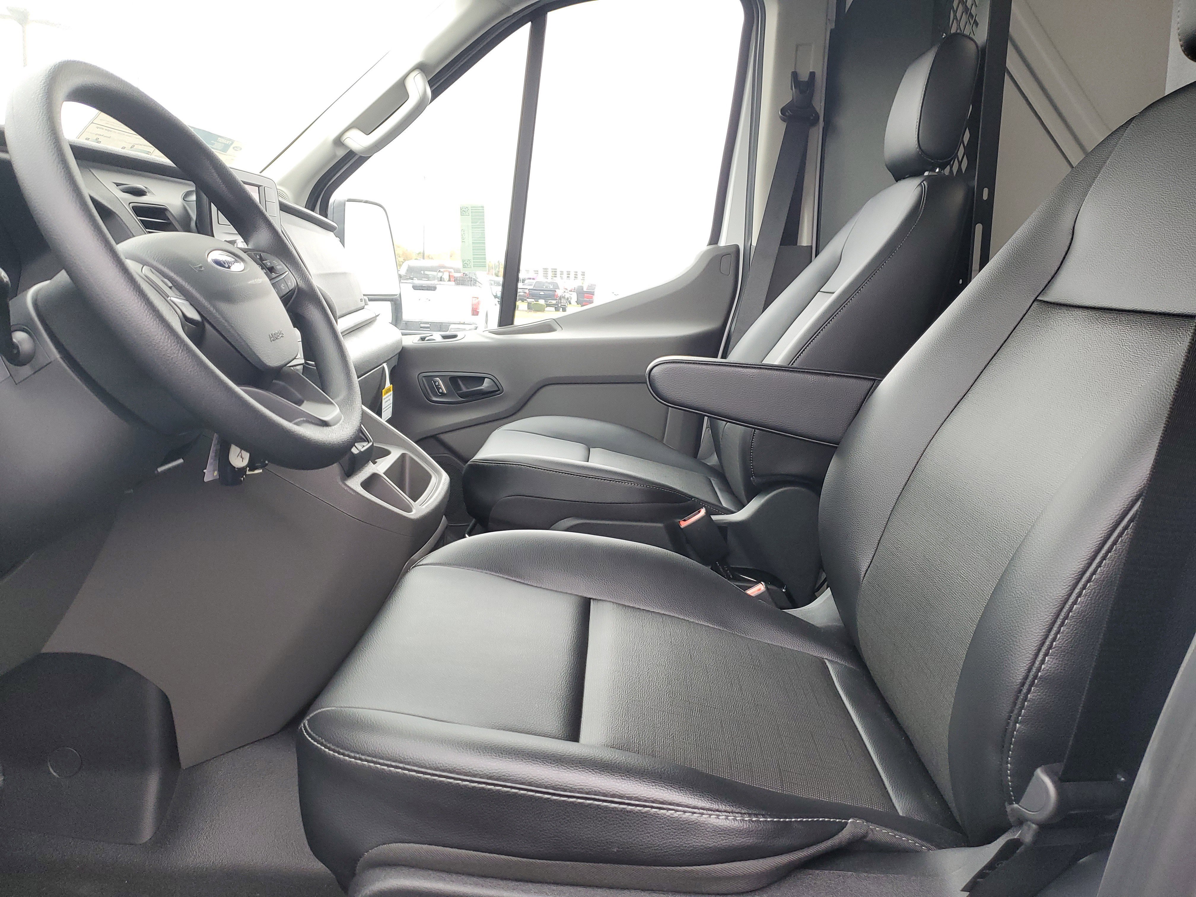 New 2024 Ford Transit 250 148 Medium Roof image 28