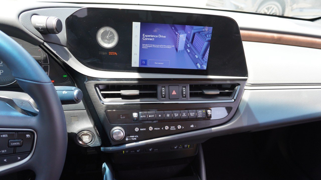 Certified 2024 Lexus ES 350 w/ Premium Package FWD image 17