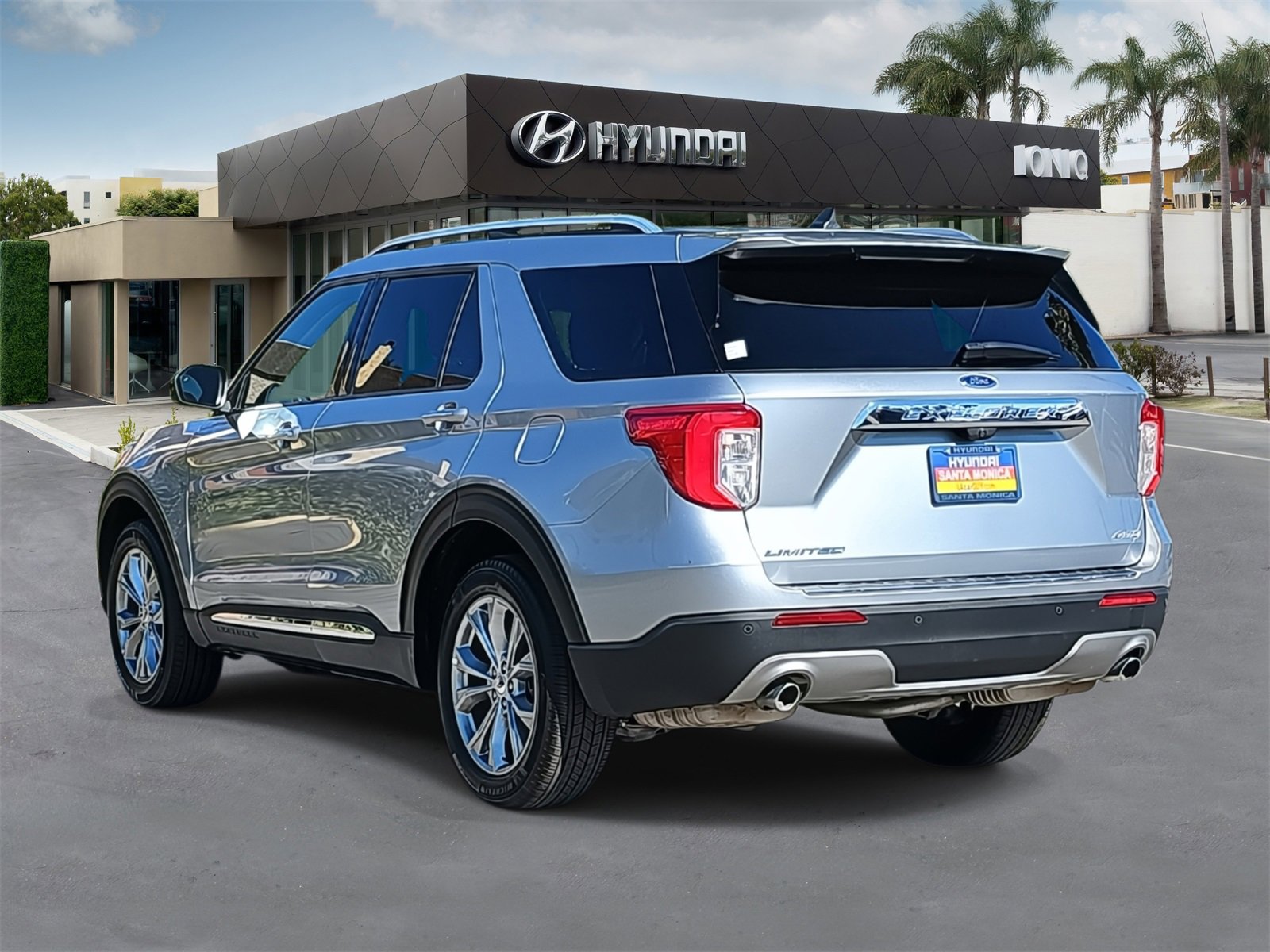 Used 2023 Ford Explorer Limited image 5