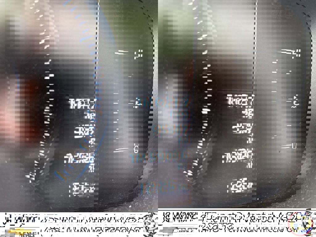 Used 2018 Volvo XC60 T5 Momentum w/ Convenience Package image 10