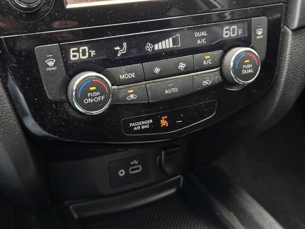 Used 2018 Nissan Rogue SV w/ Premium Package FWD image 22