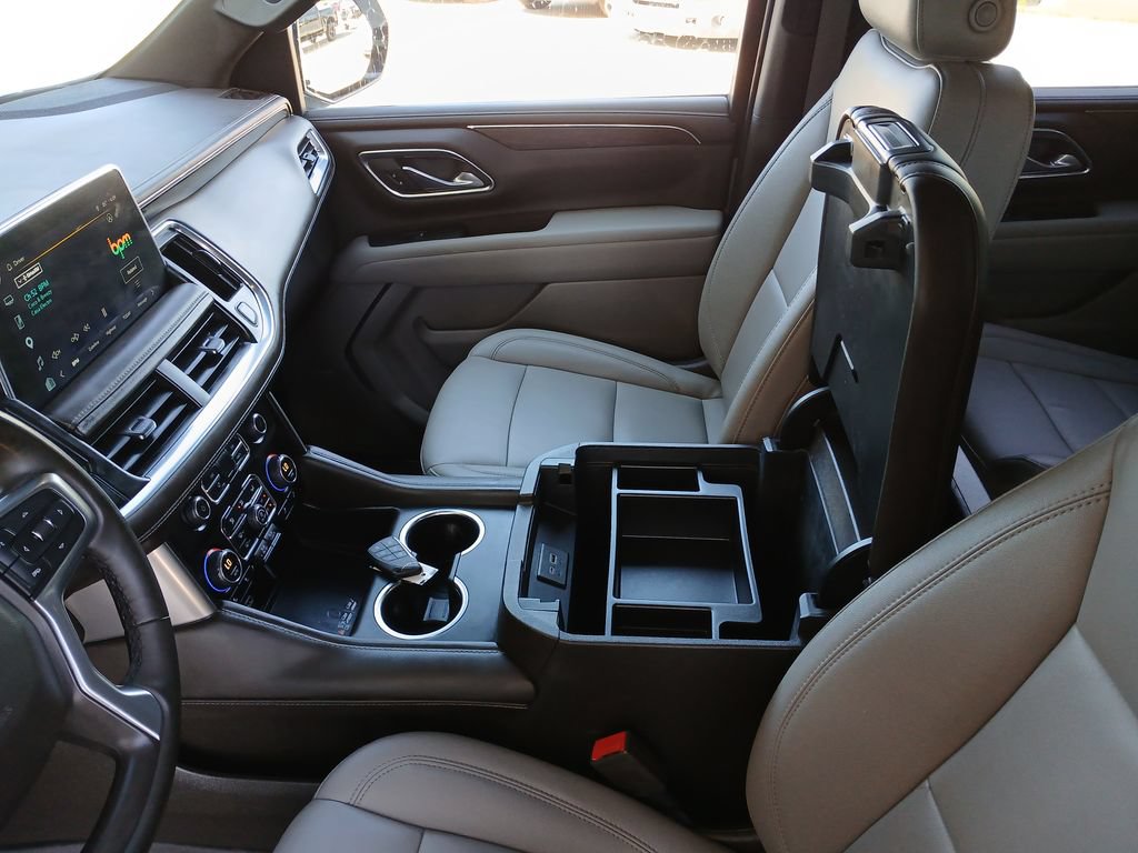 Used 2024 Chevrolet Suburban Z71 w/ Luxury Package AWD/4WD image 19