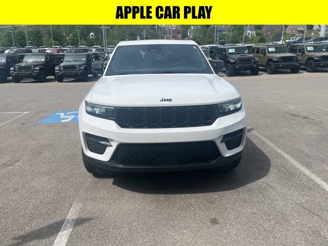 Used 2024 Jeep Grand Cherokee Altitude image 2