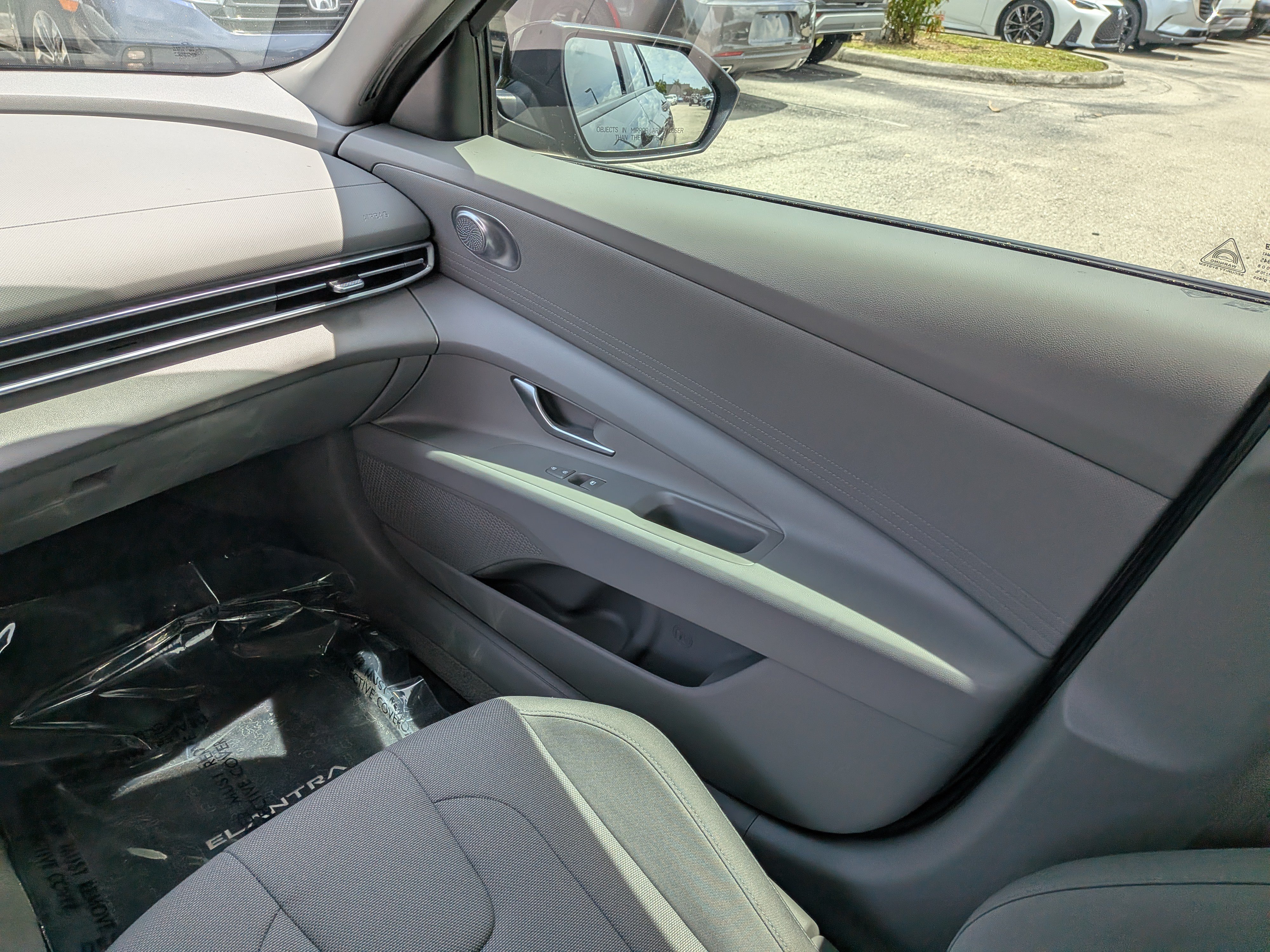 Used 2026 Hyundai Elantra SE FWD image 17