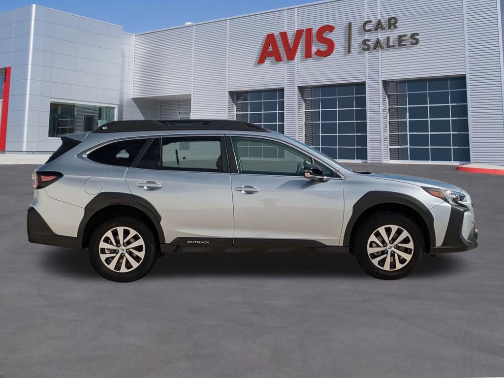 Used 2025 Subaru Outback Premium image 5