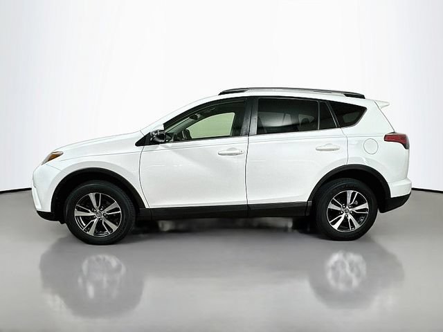 Used 2018 Toyota RAV4 XLE w/ Plus Extra Value Package AWD/4WD image 4
