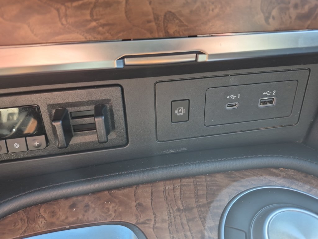 Used 2023 Nissan Armada SL w/ Captain's Chairs Package RWD image 23