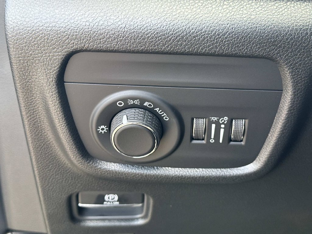 New 2027 Jeep Grand Cherokee Altitude AWD/4WD image 28