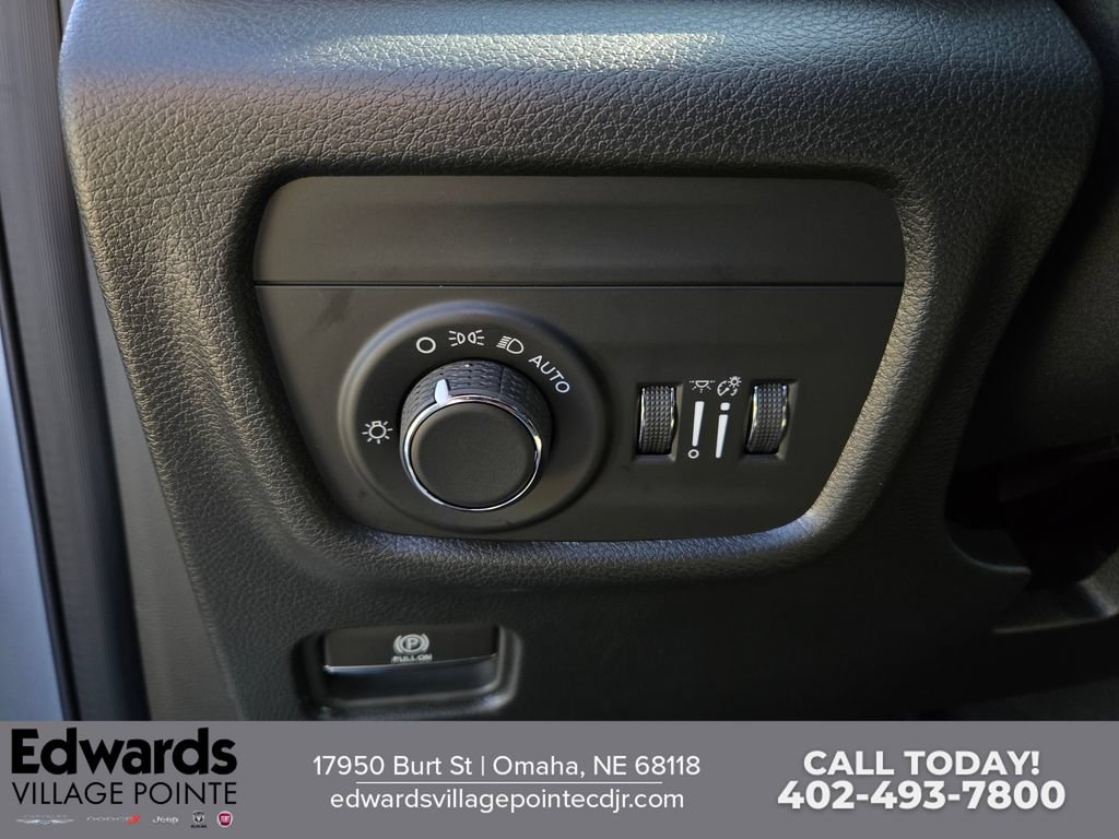 New 2025 Jeep Grand Cherokee Altitude AWD/4WD image 12