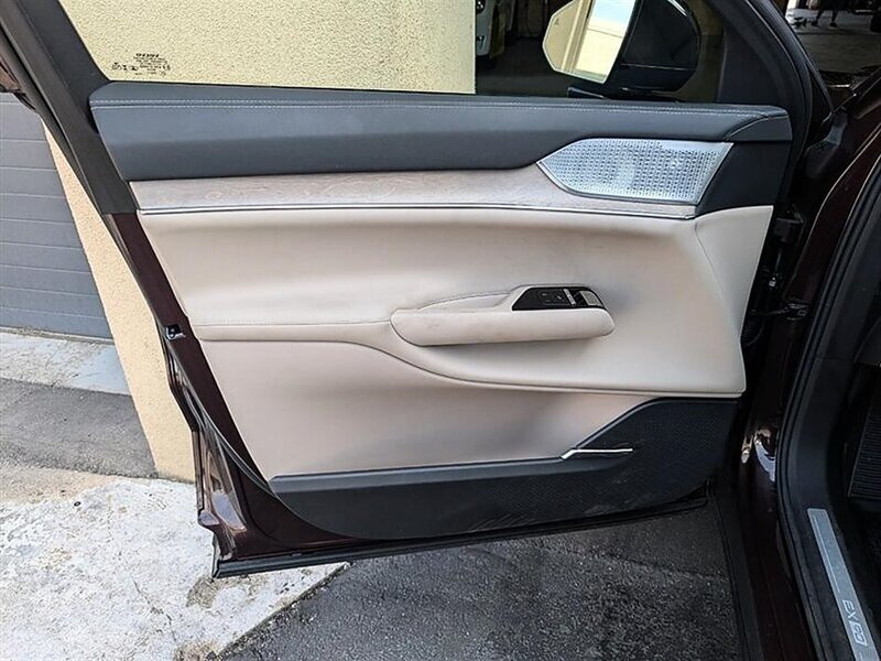 Used 2025 Volvo EX90 Ultra AWD/4WD image 18