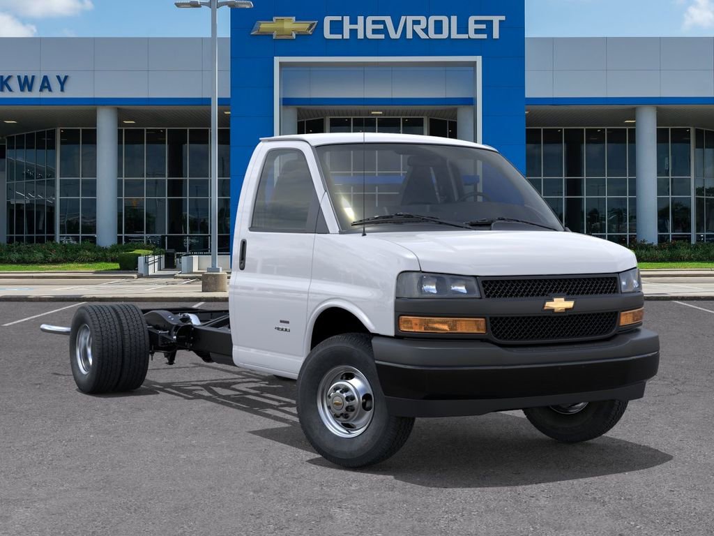 New 2026 Chevrolet Express 4500 RWD image 7