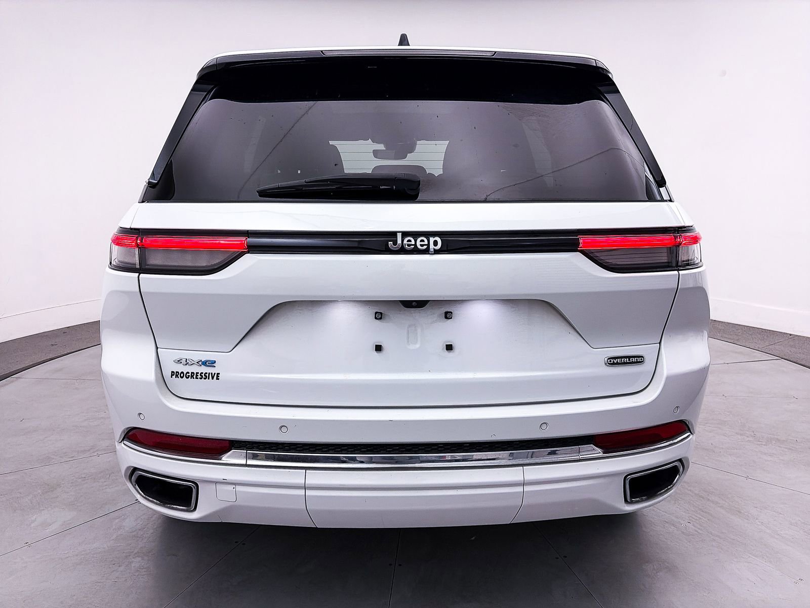 Used 2022 Jeep Grand Cherokee Overland AWD/4WD image 17