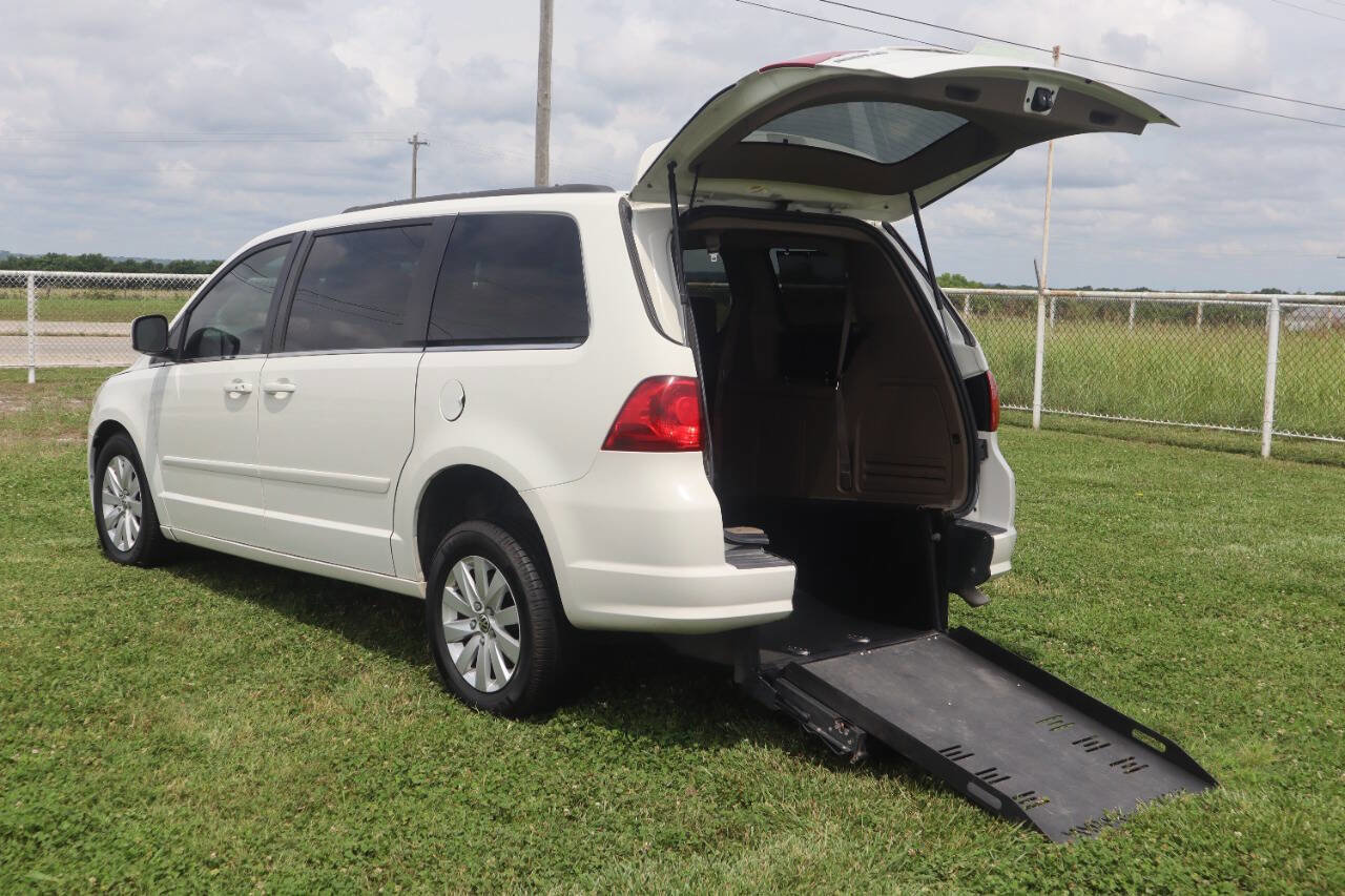 Used 2012 Volkswagen Routan SEL FWD image 1