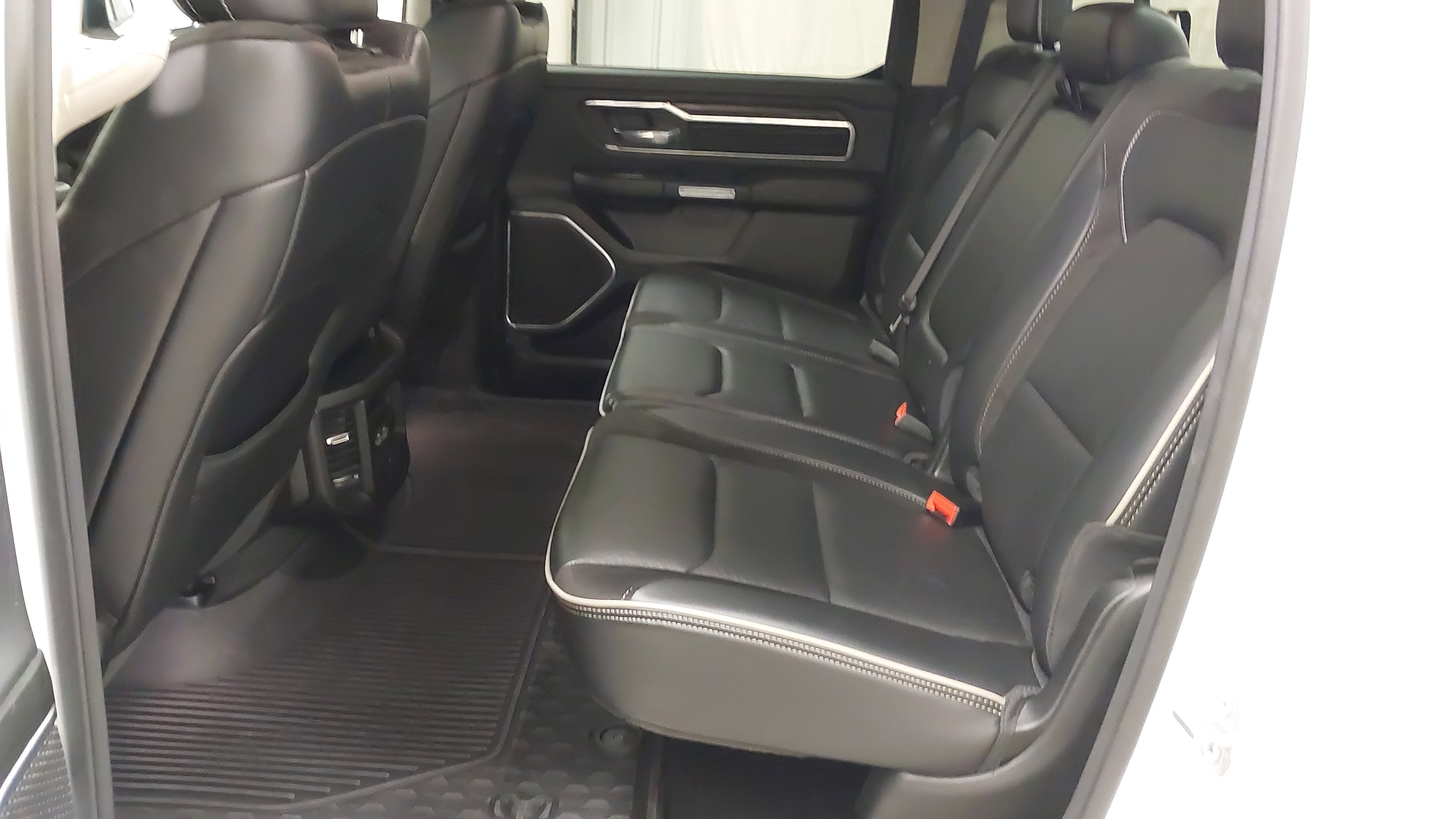 Used 2022 RAM 1500 Laramie AWD/4WD image 38